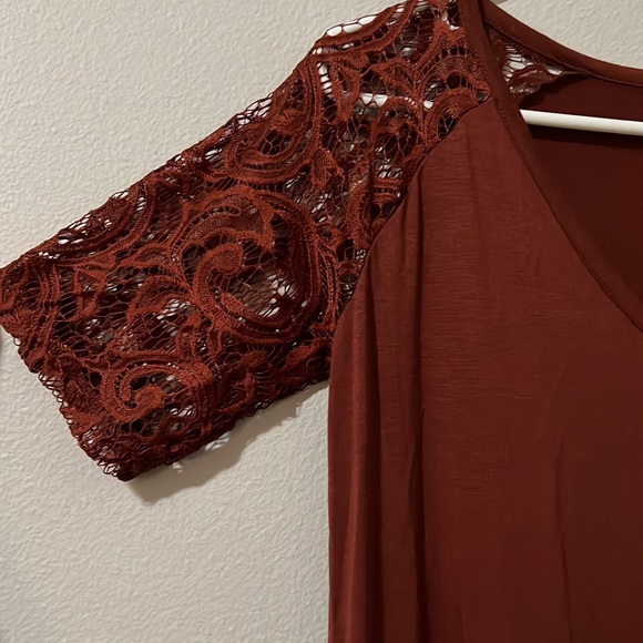 Zenana Signature top with lace sleeves - Picture 3 of 6